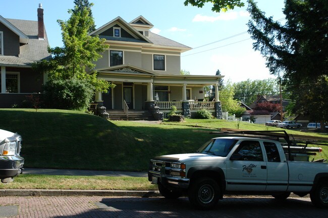 1127 W 8th Ave in Spokane, WA - Foto de edificio - Building Photo