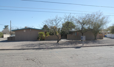 3932-3936 E Monte Vista Dr in Tucson, AZ - Foto de edificio - Building Photo