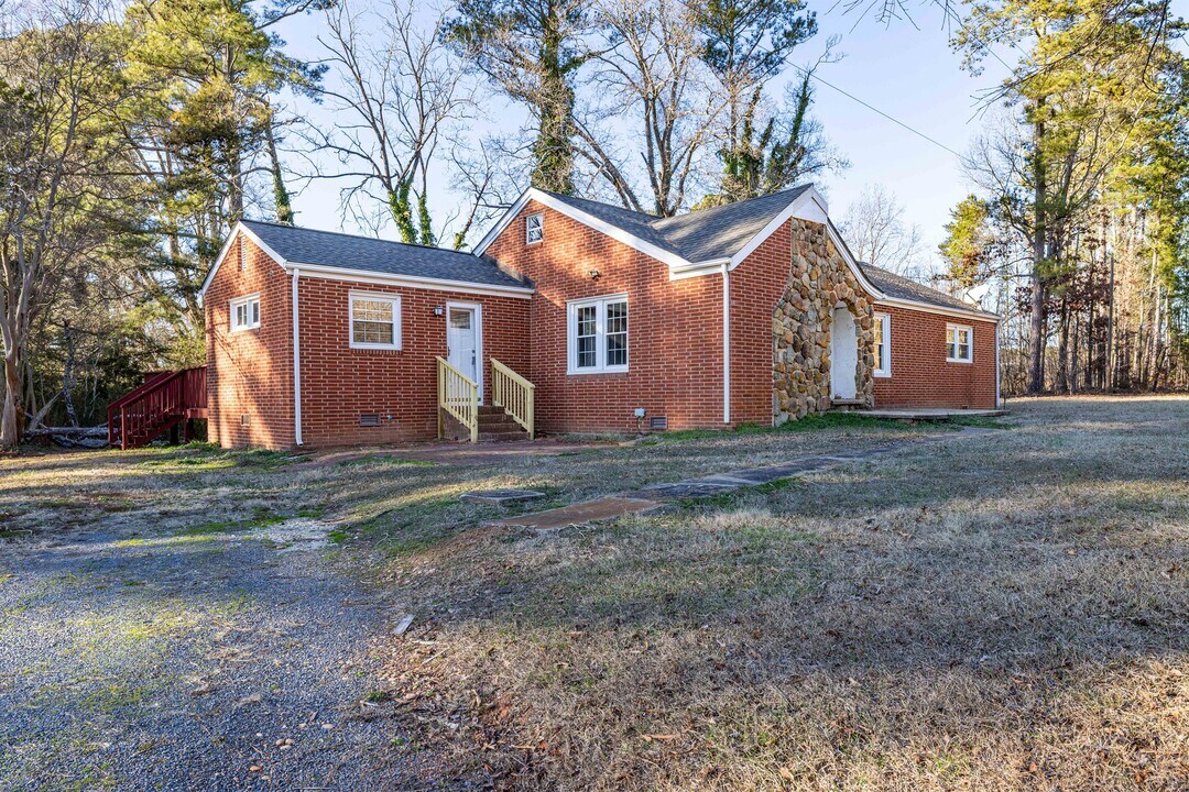 6381 NC-73 in Mount Gilead, NC - Building Photo