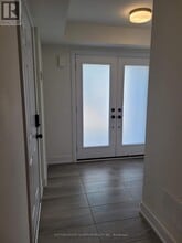 1401 Clarriage Ct in Milton, ON - Building Photo - Building Photo