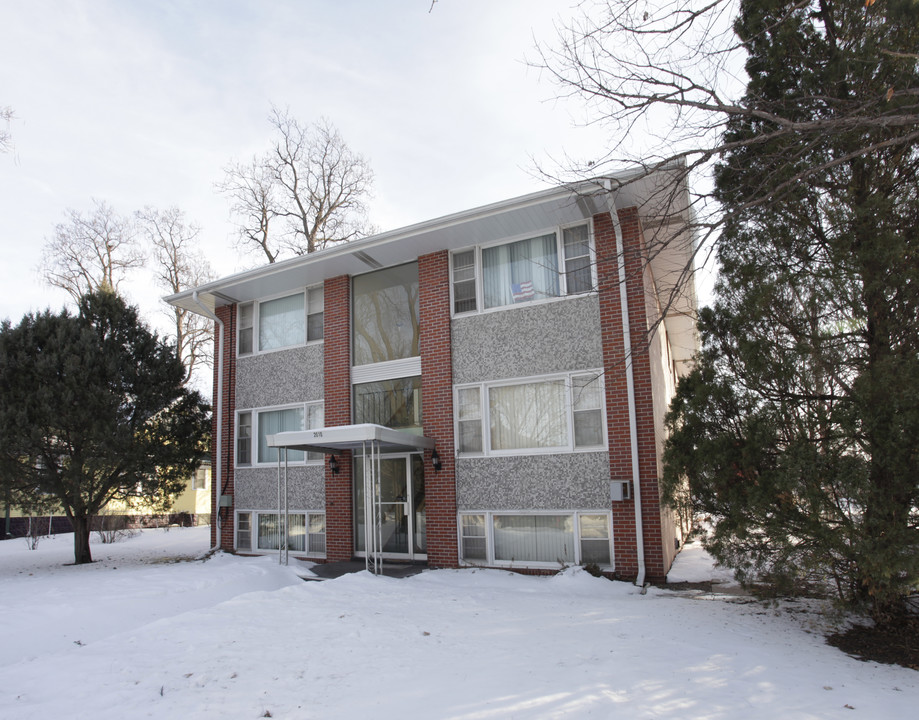 2010 S 11th St in Lincoln, NE - Foto de edificio