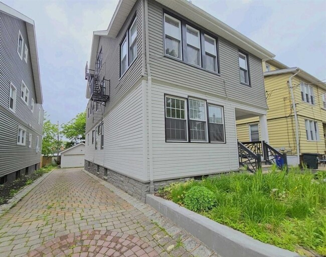 8 Boyden Pkwy S in Maplewood, NJ - Foto de edificio - Building Photo