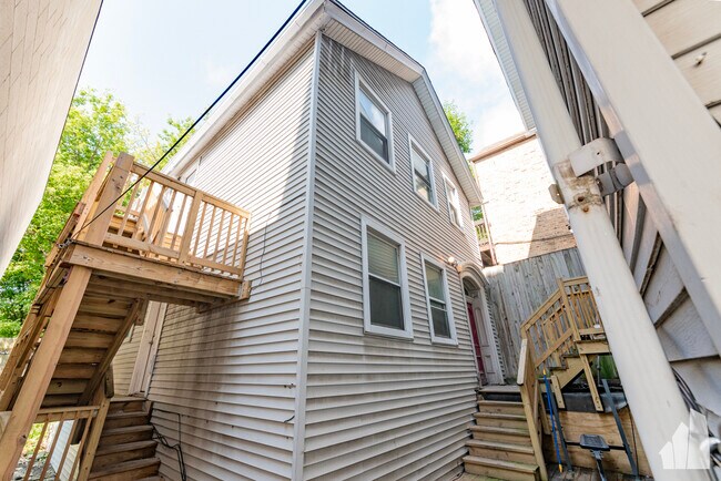 1022 W Fry St in Chicago, IL - Foto de edificio - Building Photo