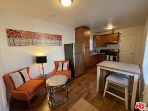 1245 1/2 24th St in Santa Monica, CA - Building Photo - Building Photo