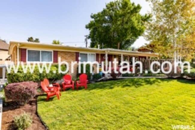 1877 Osage Orange Ave S in Holladay, UT - Foto de edificio - Building Photo