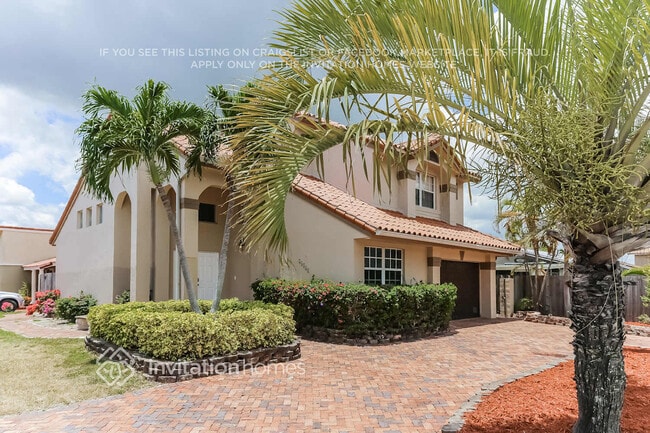 14350 SW 110th Terrace in Miami, FL - Foto de edificio - Building Photo