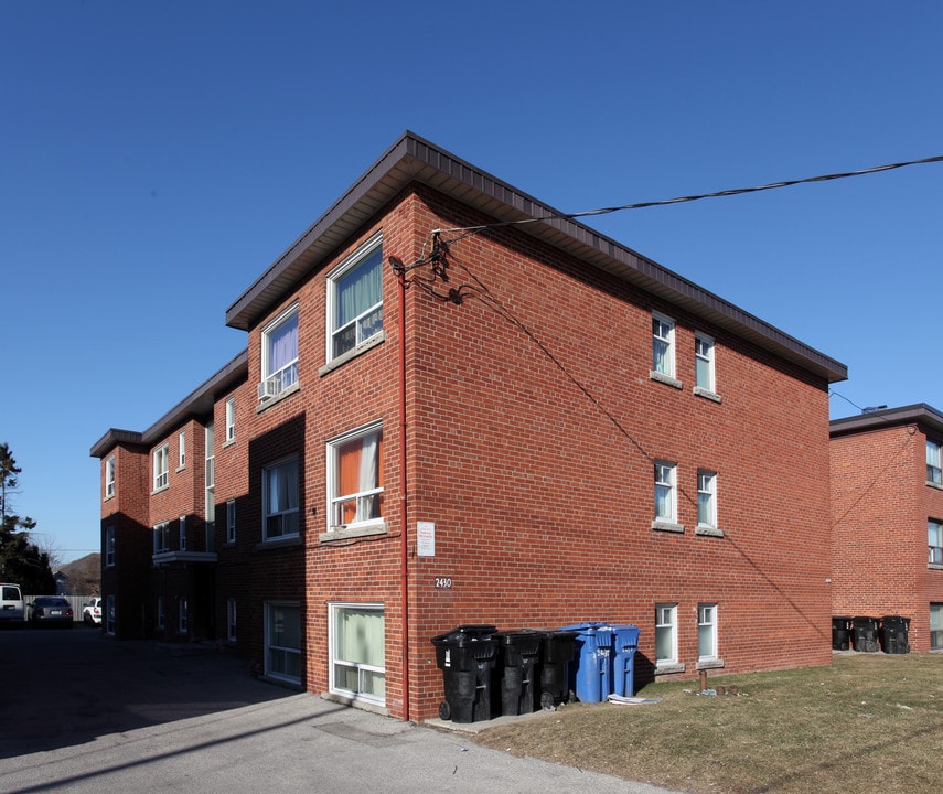 2430 Keele St in Toronto, ON - Building Photo