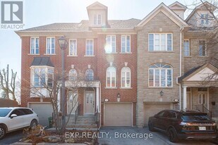 31 Brownstone Ln in Toronto, ON - Building Photo
