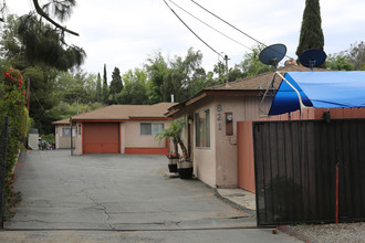 821 Sinkler Way in Vista, CA - Foto de edificio - Building Photo