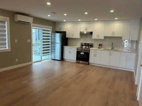 386 Wakesiah Ave in Nanaimo, BC - Building Photo - Building Photo