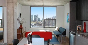 205 Race St, Unit 2B-02L in Philadelphia, PA - Building Photo