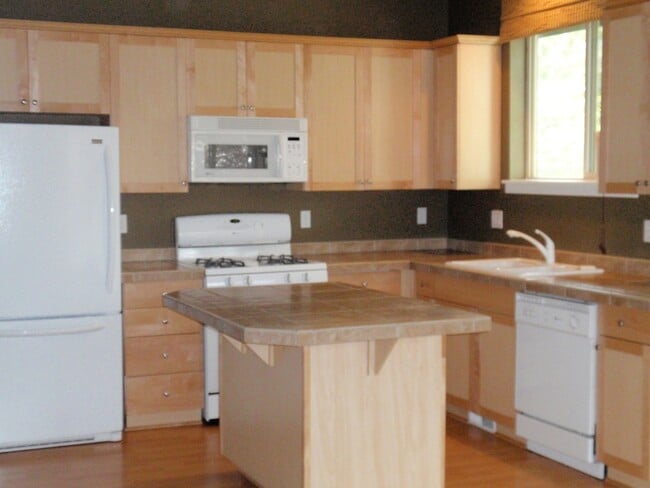 20182 Graham Rd in Bend, OR - Building Photo - Building Photo