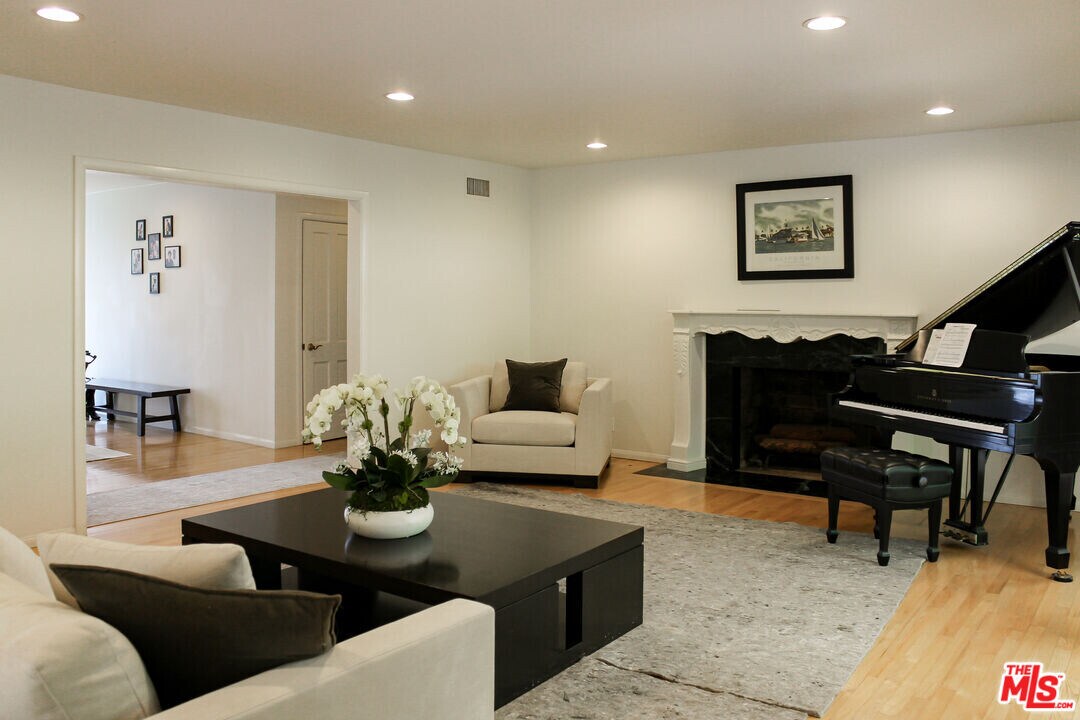 1079 Marilyn Dr in Beverly Hills, CA - Building Photo