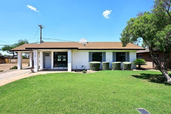 property at 716 W 11th St