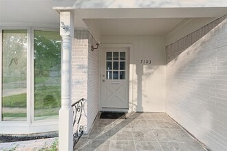7103 Lugary Dr in Houston, TX - Building Photo - Building Photo