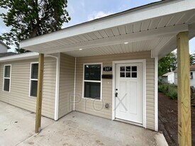 207 S Byers Ave in Joplin, MO - Building Photo