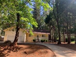 14366 Bethany Cir in Magalia, CA - Building Photo - Building Photo