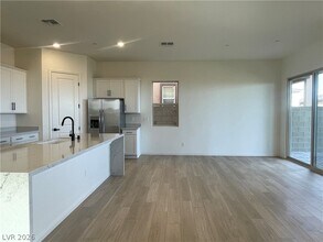 592 Clover Bar Ln in Las Vegas, NV - Building Photo - Building Photo