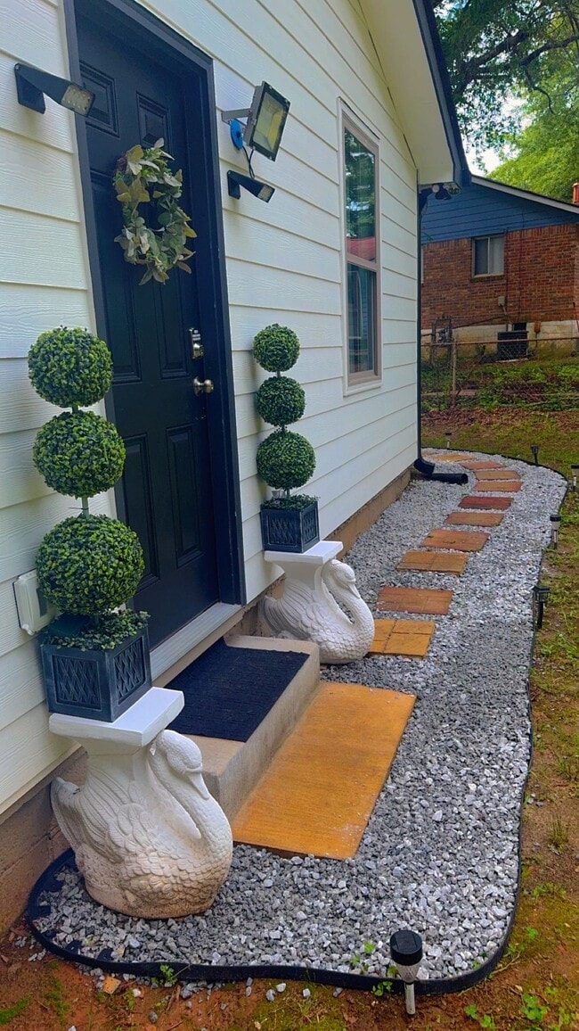 8323 Tudor Dr in Jonesboro, GA - Building Photo - Building Photo