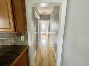 47 Pearl St, Unit 2 in Medford, MA - Foto de edificio - Building Photo