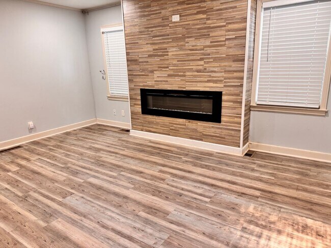 2680 Acadia St in East Point, GA - Building Photo - Building Photo