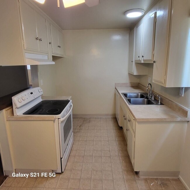 4201 Green Ave in Los Alamitos, CA - Building Photo - Building Photo