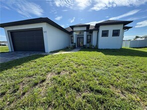 707 NE Juanita Pl in Cape Coral, FL - Building Photo - Building Photo