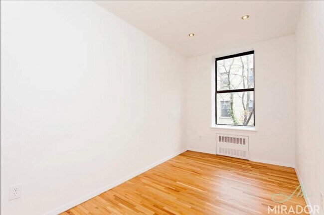1558 York Ave in New York, NY - Building Photo - Building Photo