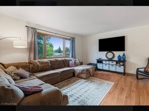 20698 N Eugene Ave in Prairie View, IL - Building Photo - Building Photo