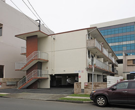 1954 Young St in Honolulu, HI - Building Photo - Building Photo