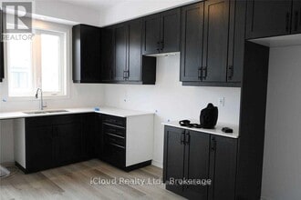 461 Blackburn Dr in Brantford, ON - Building Photo - Building Photo