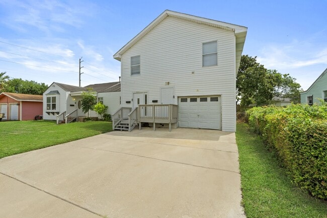 property at 5313 Perry Ave