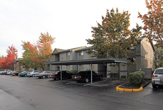 Scenic Pines Apartments in Tacoma, WA - Building Photo - Building Photo