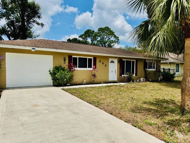 602 NW Cardinal Dr in Port St. Lucie, FL - Building Photo - Building Photo