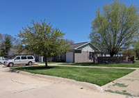 Courtyard Apartments in Geneva, OH - Building Photo - Building Photo