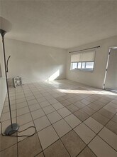 1400 N 17th Ave in Hollywood, FL - Foto de edificio - Building Photo