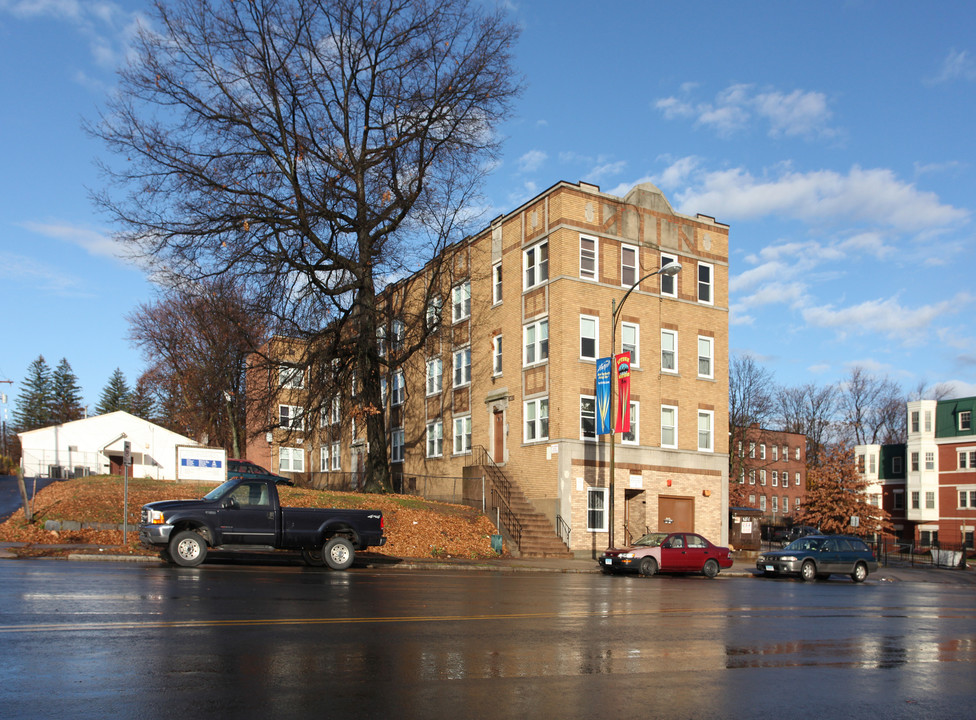 Pavilion Apartments in Hartford, CT - Building Photo