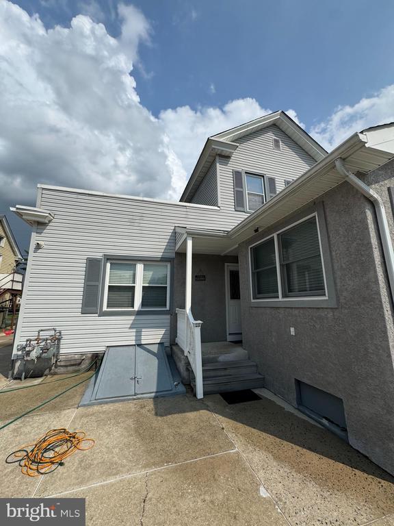 132 Main St in Mantua, NJ - Foto de edificio - Building Photo
