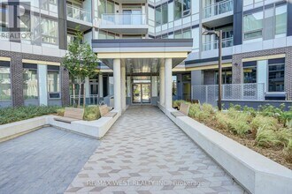 2501-2501 Saw Whet Blvd. in Oakville, ON - Building Photo - Building Photo