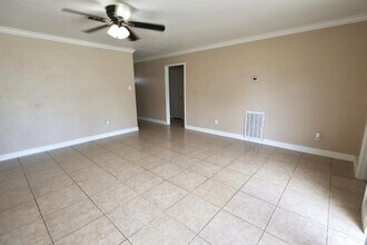 1217 E Brown Ln in Deer Park, TX - Building Photo - Building Photo