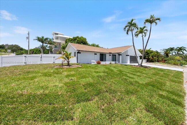 1996 Sheffield Ave in Marco Island, FL - Building Photo - Building Photo