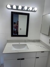 6465 W 27th Ave in Hialeah, FL - Foto de edificio - Building Photo