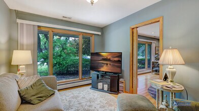 2226 Shannondale Dr in Libertyville, IL - Building Photo - Building Photo