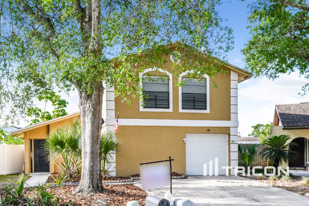 5008 Dollarway Ct in Tampa, FL - Building Photo