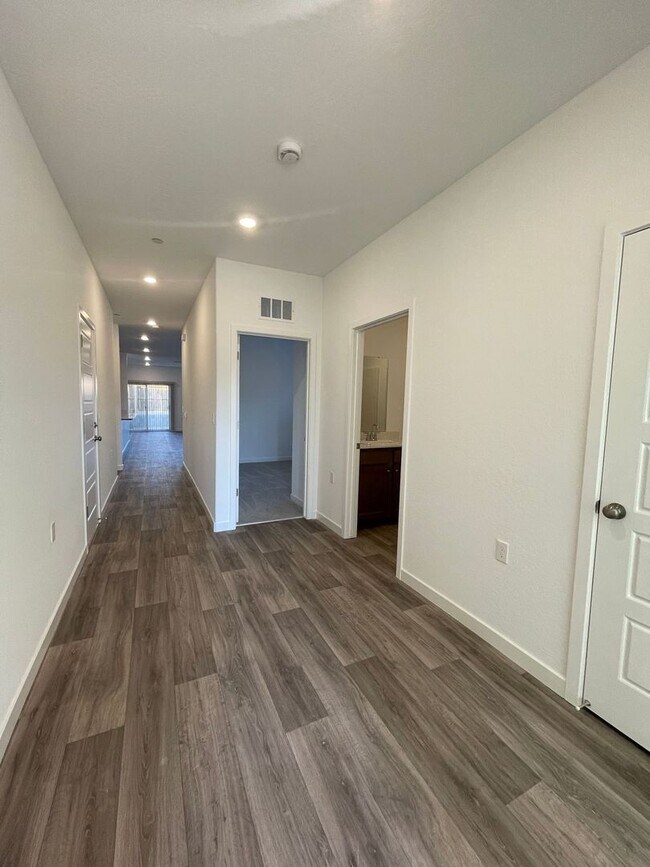 1096 Deerhorn Dr in Madera, CA - Building Photo - Building Photo
