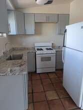 2231 E Grant Rd in Tucson, AZ - Foto de edificio - Building Photo