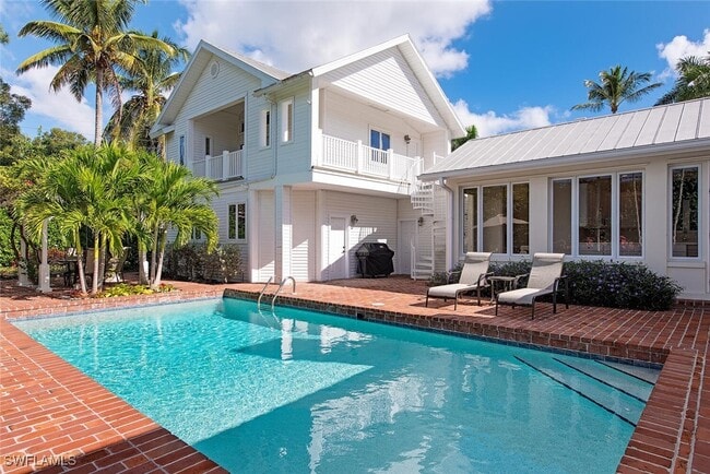 property at 369 2nd Ave N