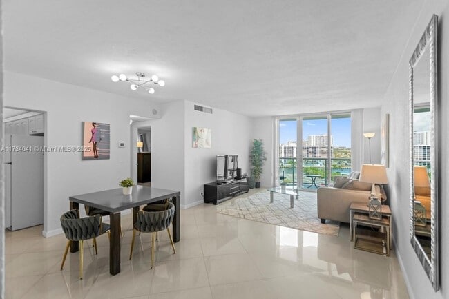 3801 S Ocean Dr, Unit 10Q in Hollywood, FL - Foto de edificio - Building Photo