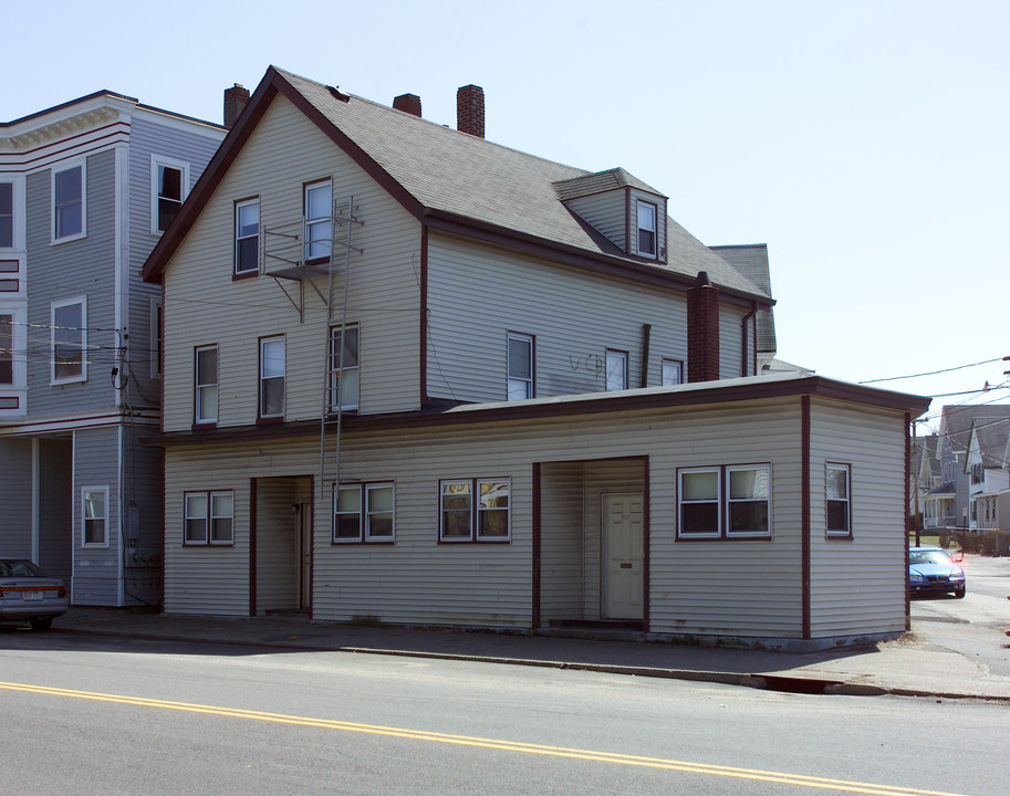 300 Whittenton St in Taunton, MA - Foto de edificio