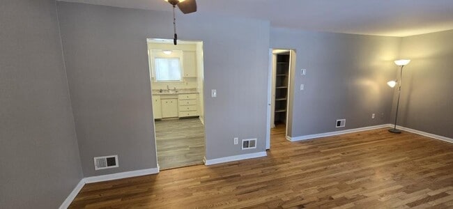 7010 Town Ln in Dearborn Heights, MI - Building Photo - Building Photo